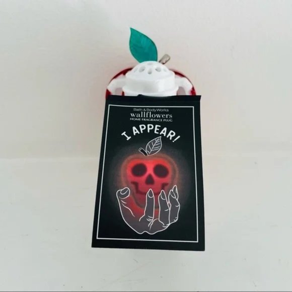 Bath & Body Works Poison Apple Skull in Witch Hand Halloween Wallflower Plug - Picture 3 of 3